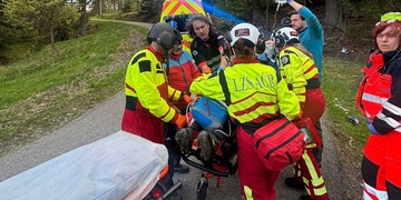 Pro těžce zraněného cyklistu vyrážela horská služba i vrtulník LZS