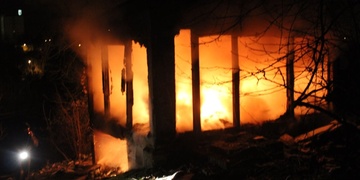 Rozsáhlý požár chaty