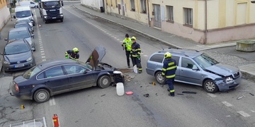 Při střetu vozů bylo zraněno dítě