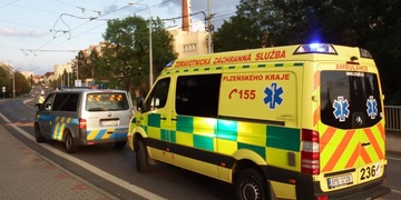 Auto na přechodu srazilo seniora