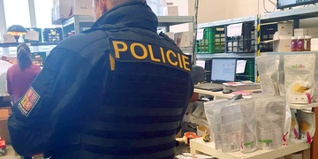 Cizinecká policie kontrolovala firmy, vlaky i ubytovny