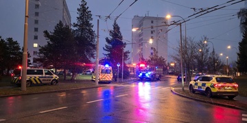 Vůz srazil šestaosmdesátiletého seniora jdoucího po přechodu