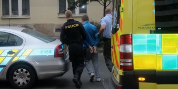 Další bitka na ubytovně, cizinec s nožem napadl krajana