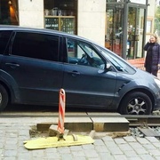 Plzeňáci zřejmě nemají rádi tramvaje a neustále proti nim staví barikády
