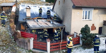 Požár pergoly u rodinného domu