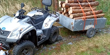 Zloději ukradli čtyřkolku i vlek
