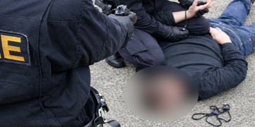 Ukrajinec zbil seniora v jeho domě a poté napadl a zranil i zasahující policisty