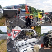 Dva nákladní vozy se po střetu na dálnici převrátily