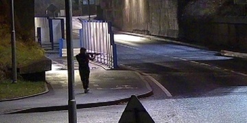 Muž se po ulici pohyboval se samopalem, takže na místo okamžitě vyjelo několik hlídek