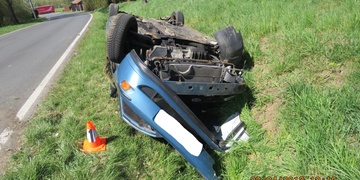 Mladá řidička se nevěnovala řízení