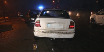 Těžce opilý řidič naboural pět aut a pak se pokusil ujet