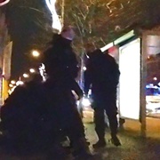 "Všechny vás zabiju!" řval muž na policisty