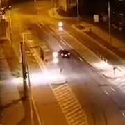 Opilý devatenáctiletý řidič se učil driftovat