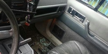 POLICISTÉ NEUSTÁLE OPAKUJÍ "AUTO NENÍ TREZOR"