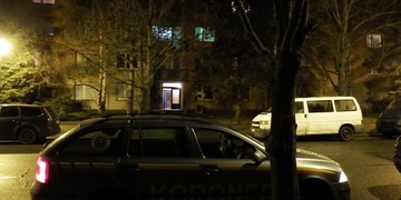 Babička si ještě stihla přivolat záchranku, ta ale pomoci nemohla