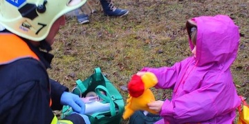 Hasiči i záchranáři vyjížděli na pomoc dítěti do Kauflandu