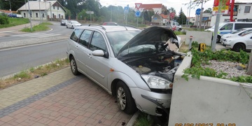 Řidič si spletl pedál brzdy s pedálem plynu