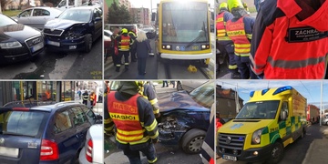 Tramvaj auto odhodila na zaparkované vozy