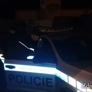 Lupič s nožem čekal peníze, dočkal se ale želízek