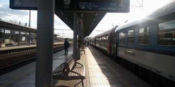 V Hořovicích vlak srazil a na místě usmrtil dívku