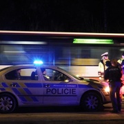Kuba chtěl pomoci napadenému, skončil sám zkopaný
