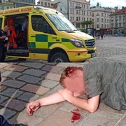 Napůl svlečený útočník napadl policistku