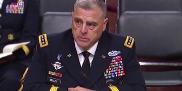 Žena poslala chudému generálovi víc než půl milionu