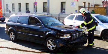 Dva vozy se čelně střetly na Borech