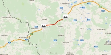 Na dálnici se střetl kamion s autobusem, na místě jsou zranění