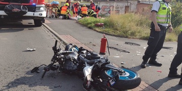 Opilý řidič smetl motorkáře a z místa okamžitě zbaběle utekl
