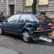 Naboural čtyři auta a z místa ujel