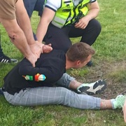Opilý a zfetovaný řidič chtěl utéct od nehody, jenže si ho podali svědci
