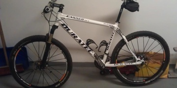 Ze stodoly ukradl motorku, kola a koloběžku