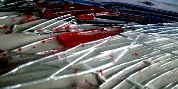 Číšník si ve známé plzeňské restauraci zabodl velký střep do hrudníku