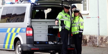 Dodavatel zboží při couvání srazil seniorku