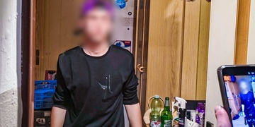 Opilý chlapec volal policii na svou opilou matku