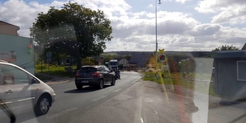 Mnoho řidičů uvízlo dnes dopoledne na přejezdech