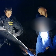 Policistům ujíždějící řidič podcenil terén