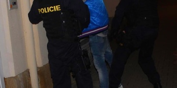 Opilý Slovák zaútočil na policistu