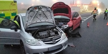 Ranní střet dvou vozidel si vyžádal čtyři zraněné