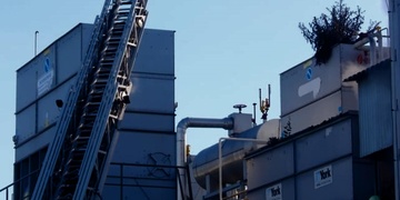 Požár sila s umělou hmotou v Sušici