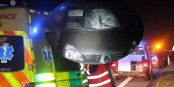 Nehoda na D5, řidič vletěl do dopravního značení