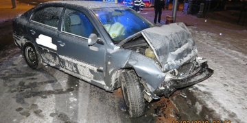 Taxi se čelně střetlo s nákladním vozem