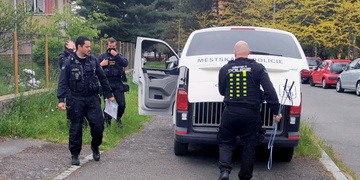 Pejskař útočícího psa ubodal kapesním nožem