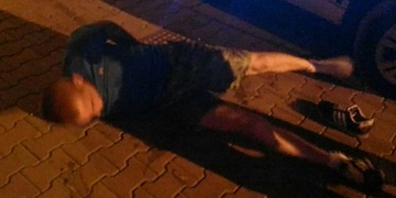 Zapíjeli potomka, skončili na záchytce