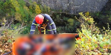 Na Kozelce spadl horolezec, na místo letěl vrtulník s lezcem