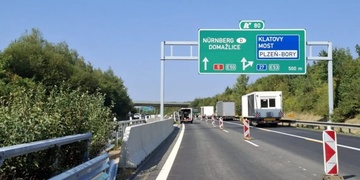 Řidiči pozor, na dálnici D5 dnes začíná rozsáhlá rekonstrukce, řidiče čekají omezení až do konce října