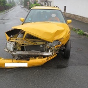 Bez řidičáku vyjel s autem s vadnými brzdami a způsobil nehodu