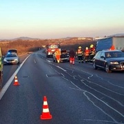 Hromadná dopravní nehoda uzavřela dálnici D5