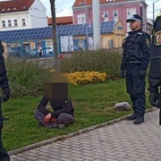 Agresivní muž děsil cestující v autobusu
